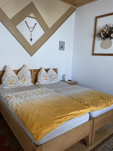 CEB81DF8-695B-485A-A6A2-E73A818BFDB0