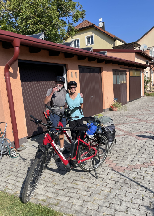 7802DA3F-05DE-4037-AC56-75930FDA36F4_1_201_a